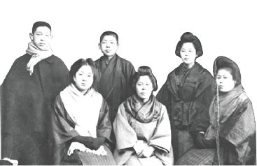 From left in the back row, Konosuke Matsushita, Toshio Iue, Mumeno Matsushita
