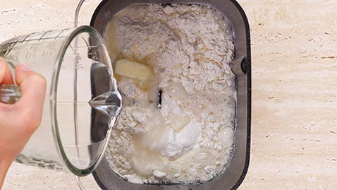 خبز بالزبيب