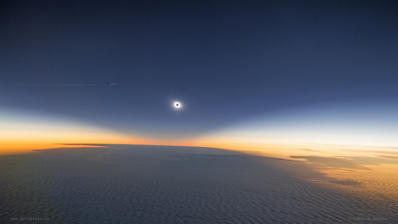 “Eclipsă peste Antarctica - sau cum să fotografiezi o eclipsă de la capătul Pământului”