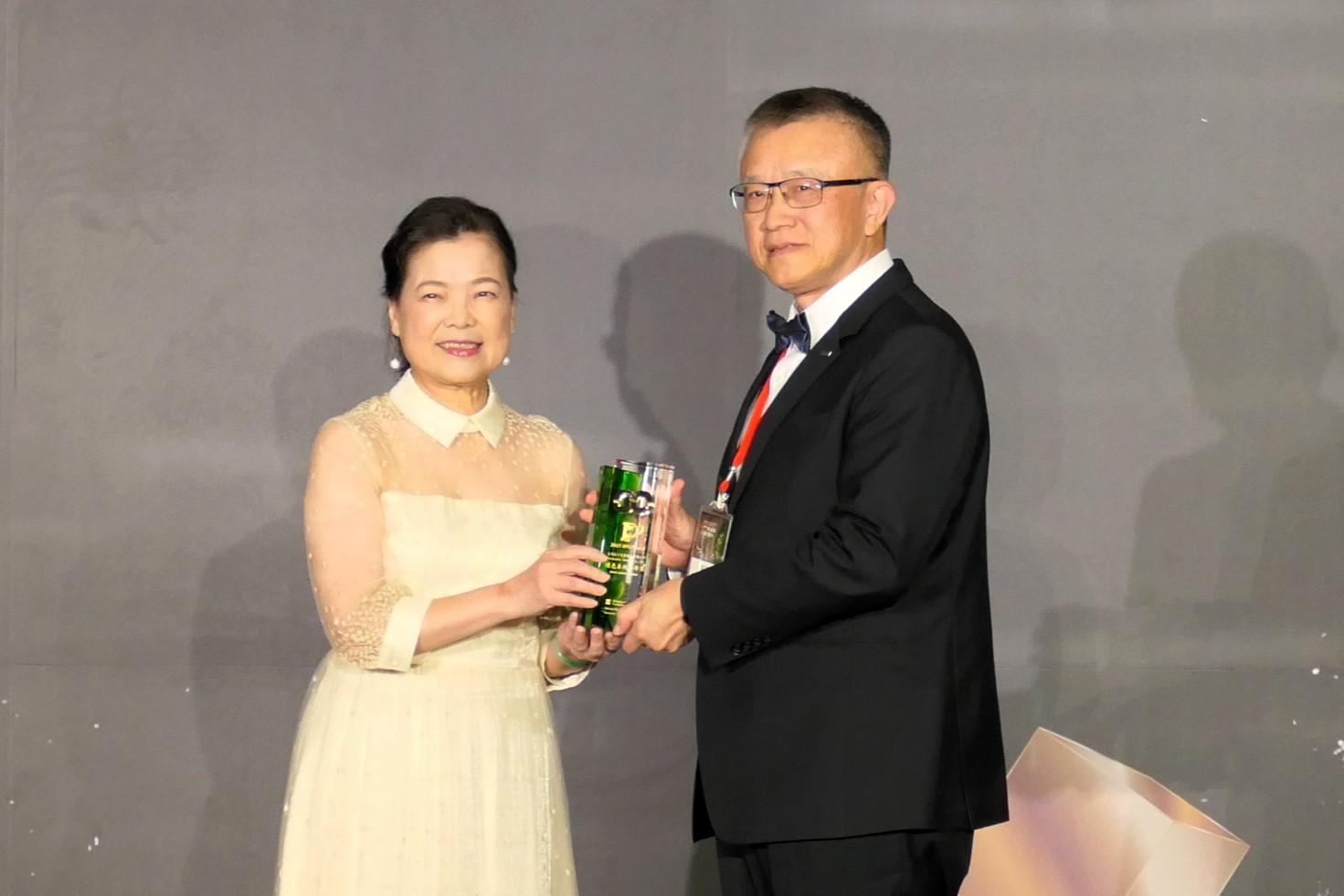 經濟部王部長頒發Panasonic綠色系統夥伴獎