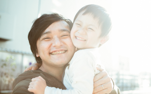 写真：父親と子ども